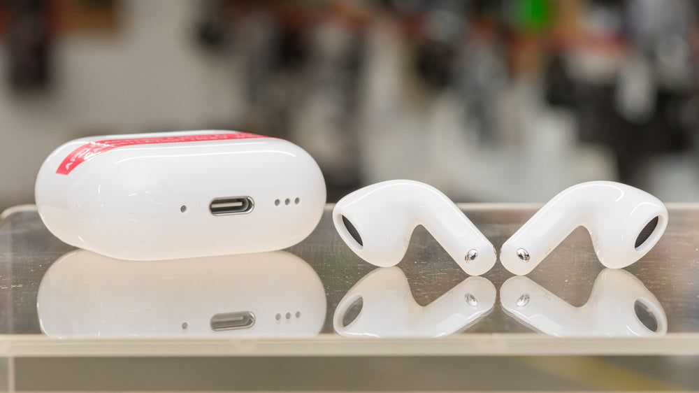 Apple Airpods 4  With ANC  & Wireless Charging Case