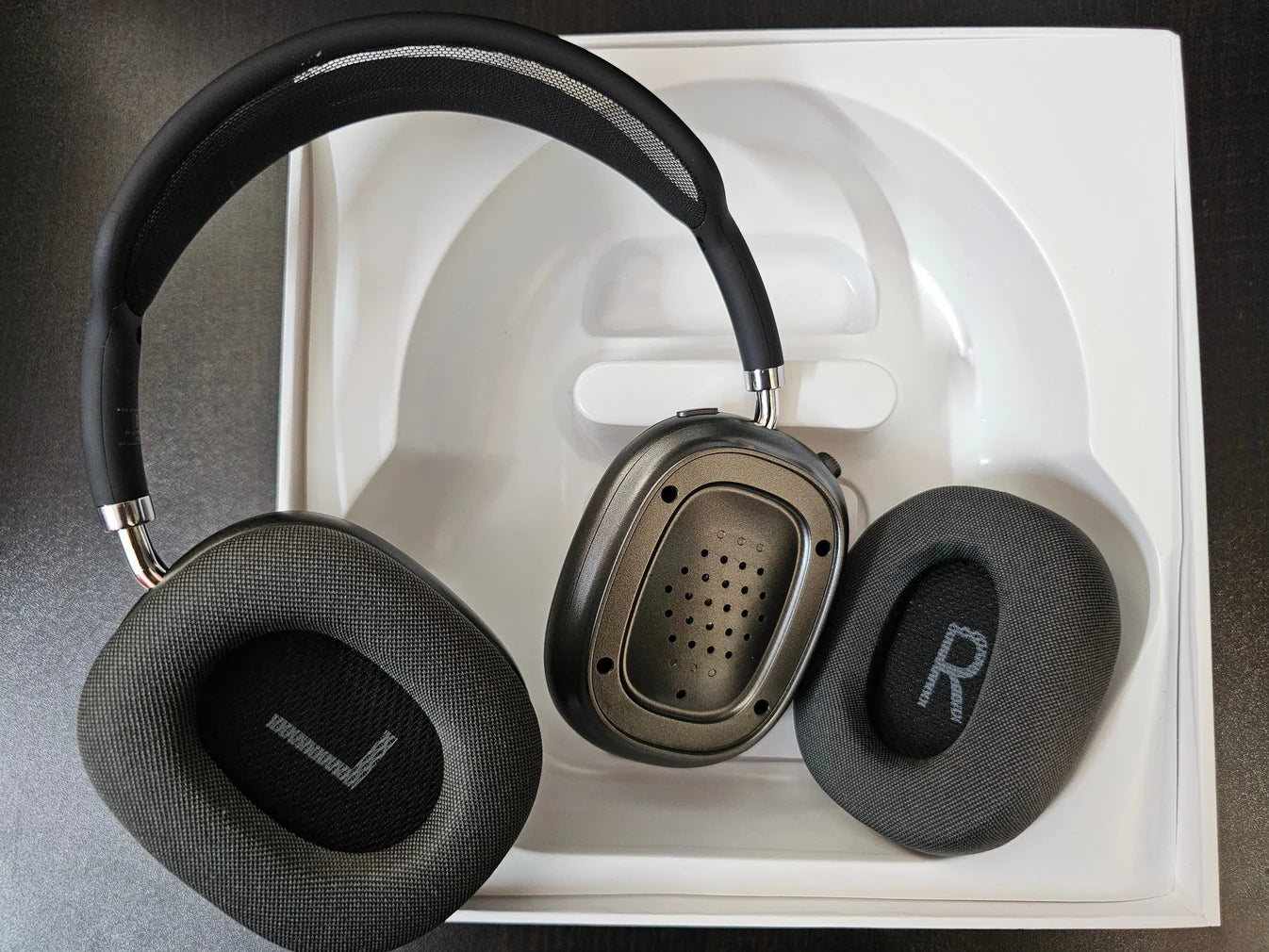 Apple Airpods Max  Generation 2 | Magnetic Earmuffs | With Logo, Pop Up & Free Leather Case ( Works with Android & iOS both)